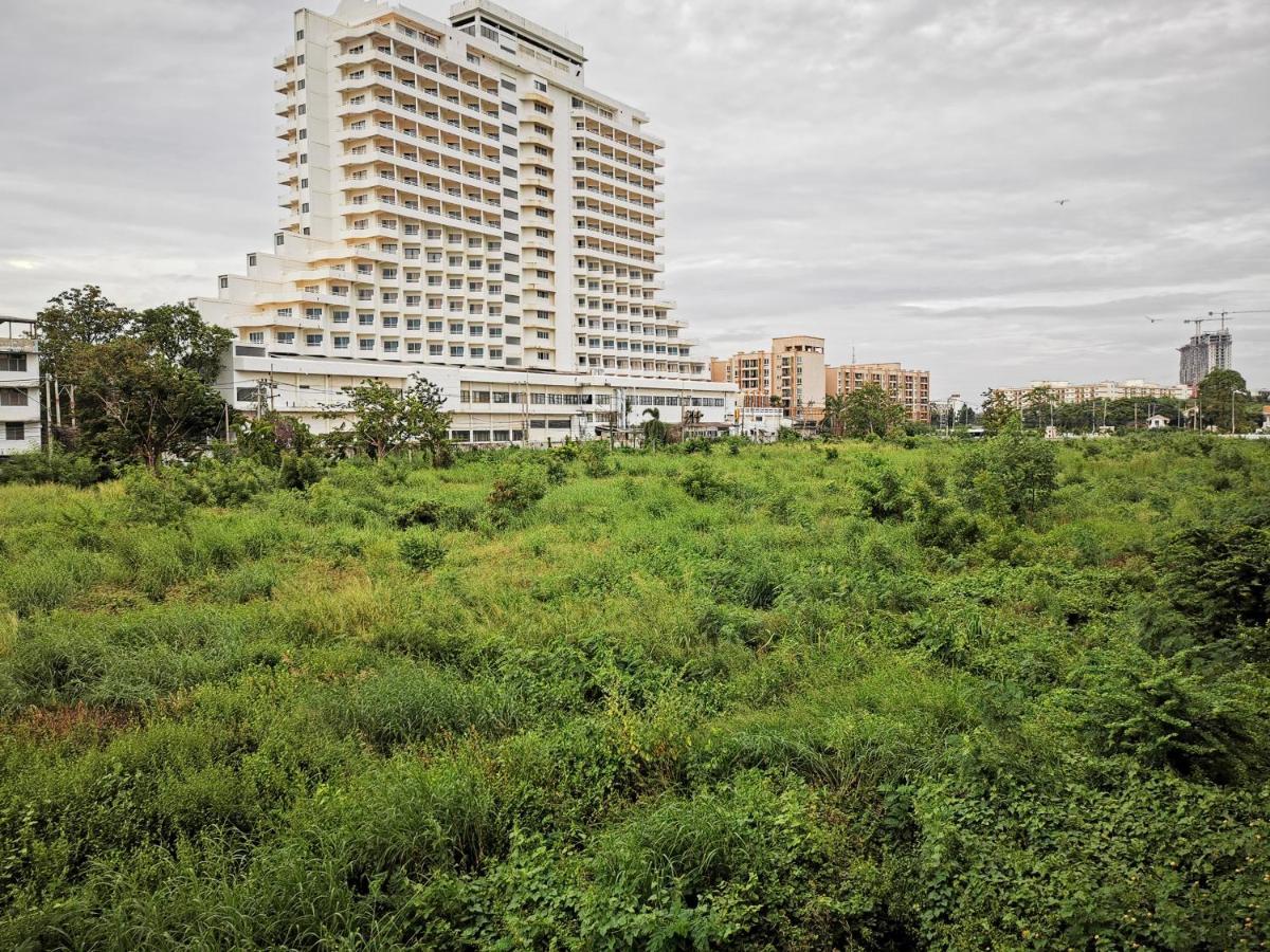 Appartamento White House By Sorot ตึกขาวโดยโสรฬ Jomtien Beach Esterno foto