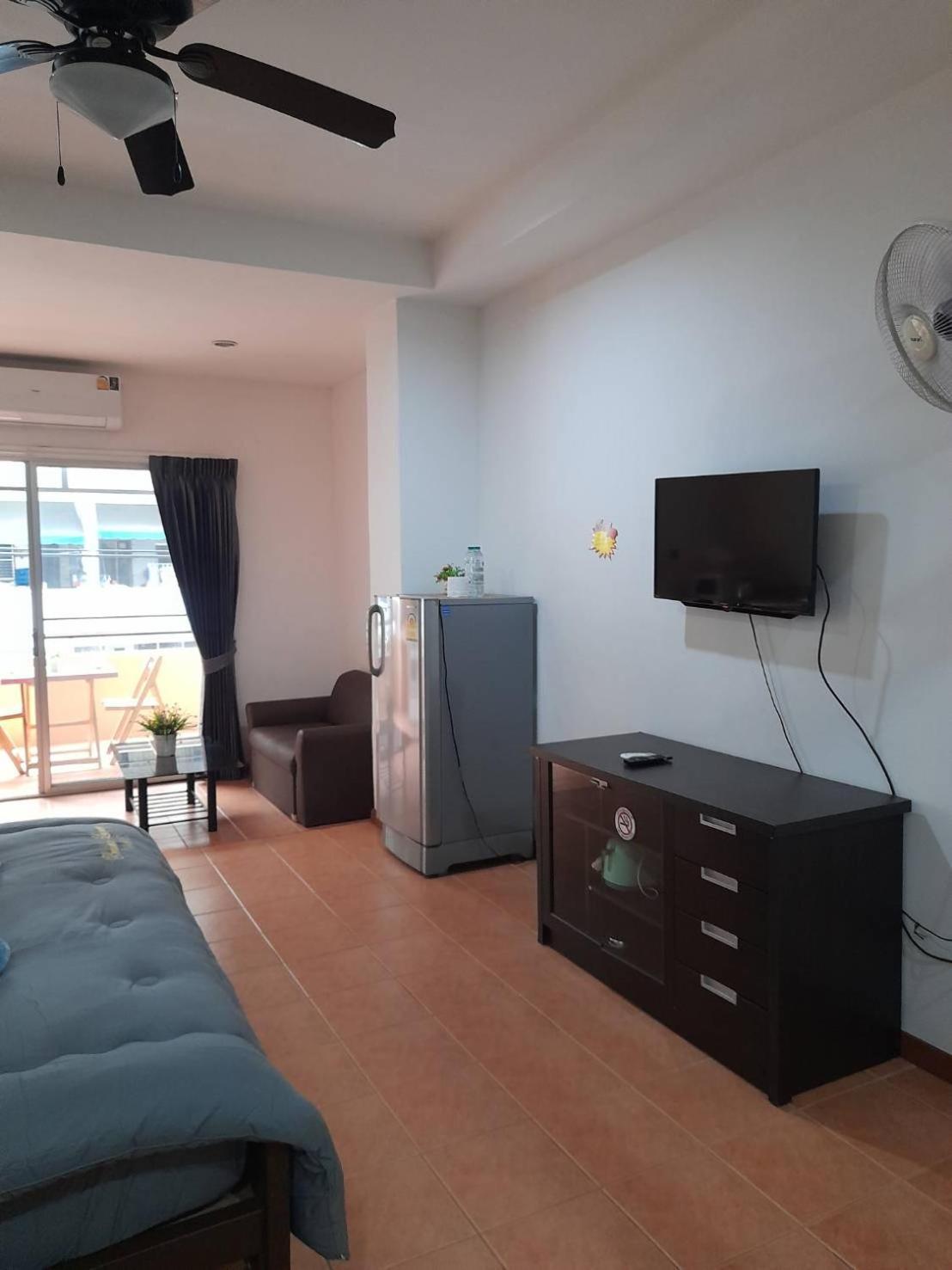 Appartamento White House By Sorot ตึกขาวโดยโสรฬ Jomtien Beach Esterno foto